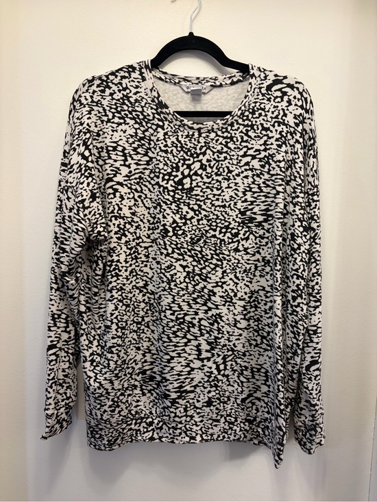 Athleta Tops - Athleta Animal Print Tencel Long Sleeve Top Women's Medium Black White Relaxed